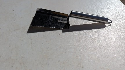 Burr comb scraper shovel