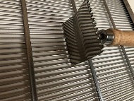 Queen Excluder Cleaning Tool