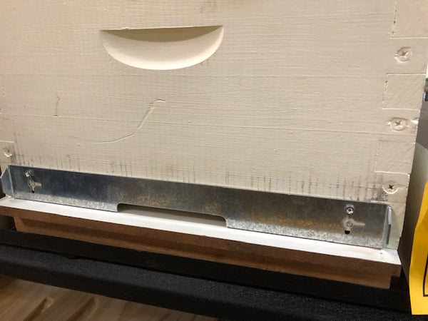 Entrance closer/reducer to suit 8 frame beehive size - metal