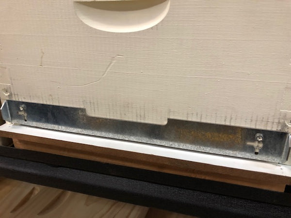 Entrance closer/reducer to suit 8 frame beehive size - metal