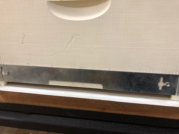 Entrance closer/reducer to suit 8 frame beehive size - metal