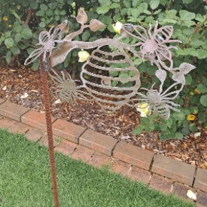 RUSTIC DECORATIVE BEE GARDEN STAKE DESIGNS