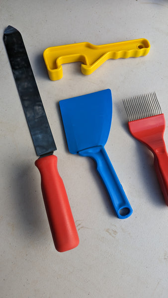 Honey harvesting is easy with this basic set of knife, uncapping comb, honey spatula and bucket opener used to open the honey comb and bucket and clean all of the beeswax