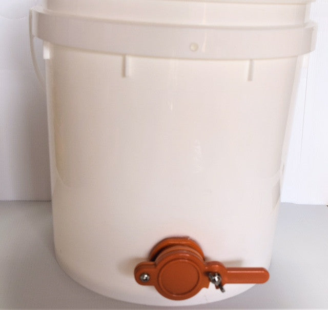 picture of honey bucket with honey gate for beekeeping honey harvesting for sale